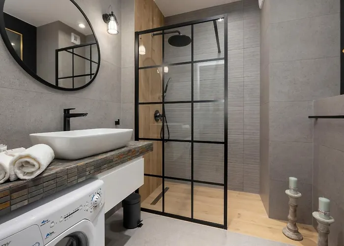 Exclusive Mostowa By Renters Prestige